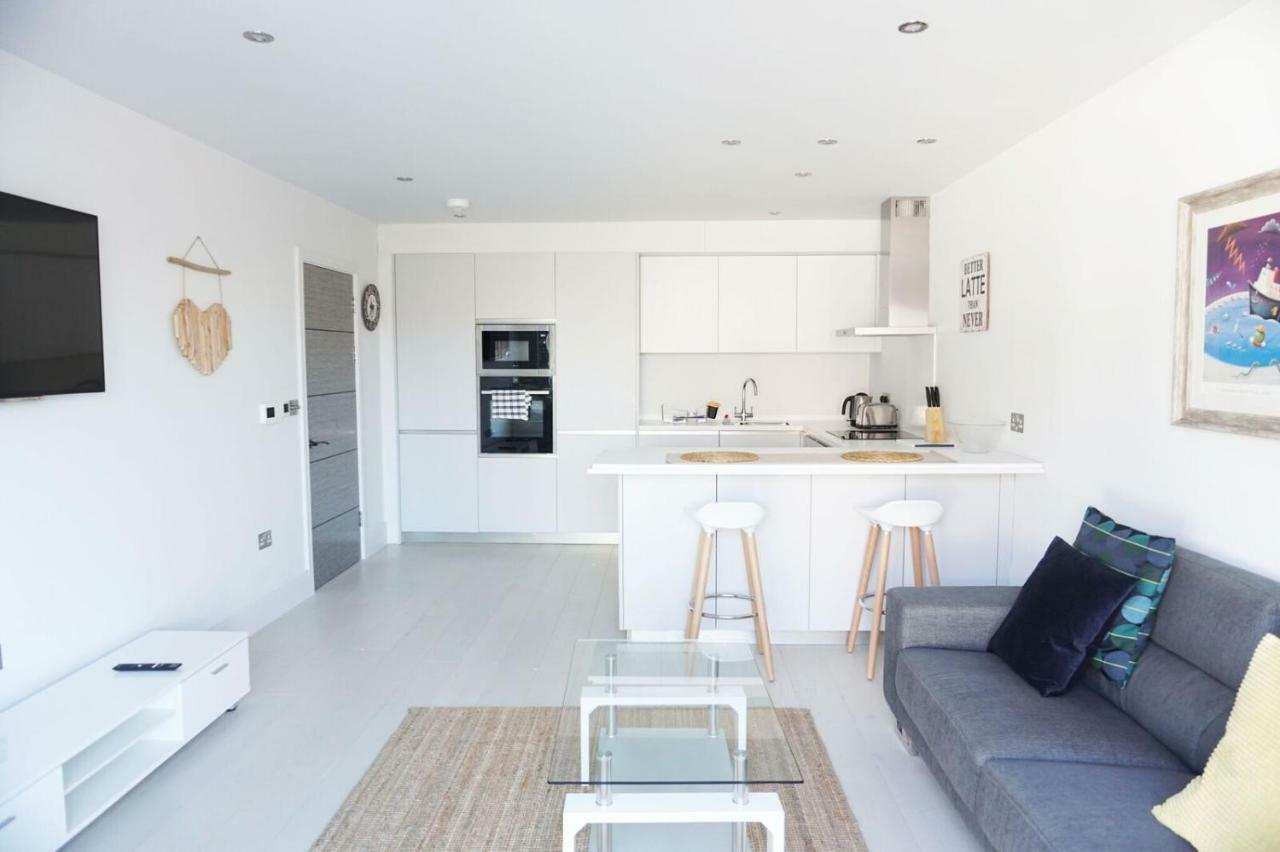 Saltwater Suites At Fistral New Quay Екстериор снимка